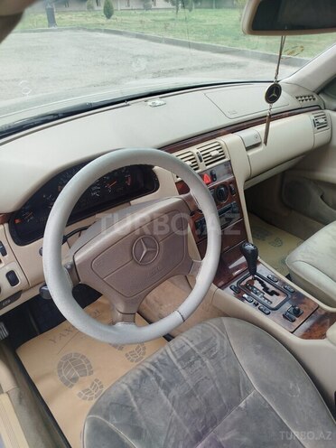 Mercedes E 200 1998, 329,000 km - 2.0 l - Xaçmaz