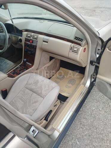 Mercedes E 200 1998, 329,000 km - 2.0 l - Xaçmaz