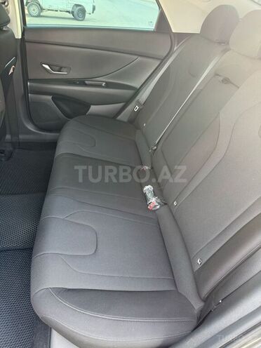 Hyundai Elantra 2023, 18,700 km - 1.6 l - Bakı