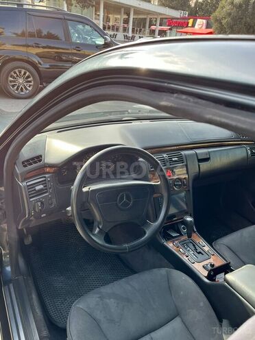 Mercedes E 240 1998, 350,000 km - 2.4 l - Bakı