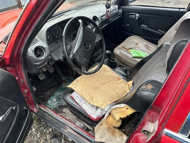 Mercedes E 250 1985, 666,666 km - 2.5 л - Qəbələ