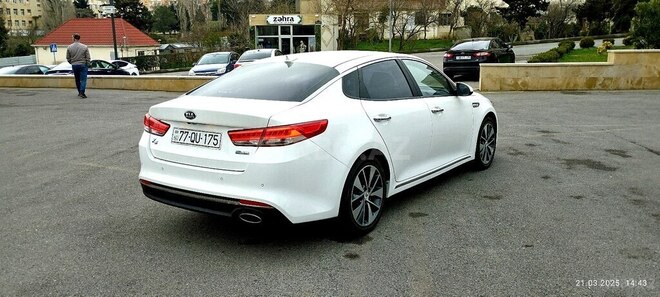 Kia K5-4