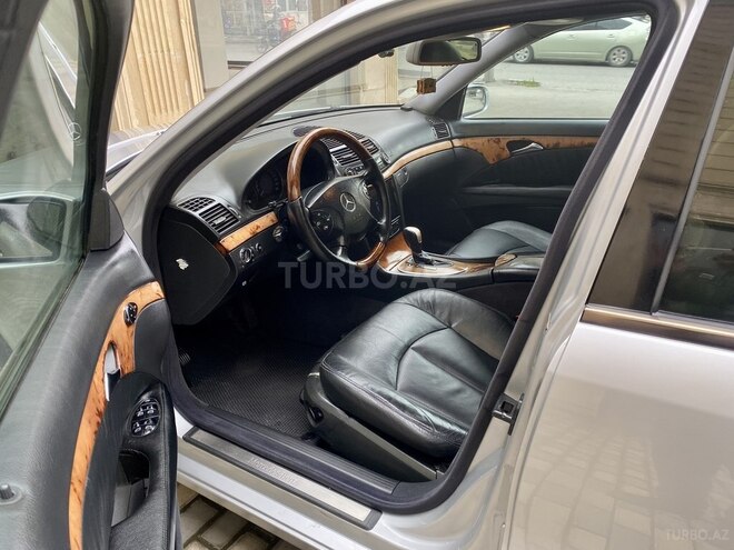 Mercedes E 270 2002, 243,000 km - 2.7 l - Bakı