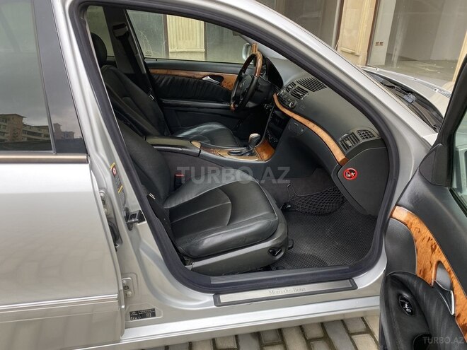 Mercedes E 270 2002, 243,000 km - 2.7 l - Bakı