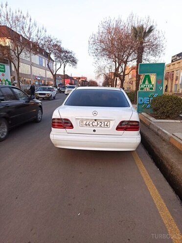 Mercedes E 220 d 2001, 377,122 km - 2.2 л - Masallı