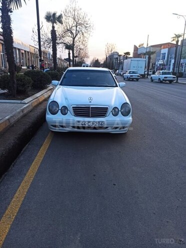 Mercedes E 220 d 2001, 377,122 km - 2.2 л - Masallı
