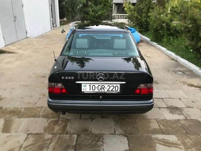 Mercedes E 220 1994, 140,000 km - 2.2 l - Bakı
