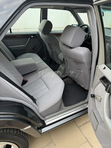 Mercedes E 220 1994, 140,000 km - 2.2 l - Bakı