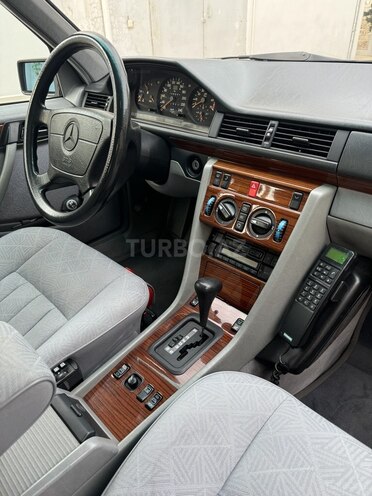 Mercedes E 220 1994, 140,000 km - 2.2 l - Bakı