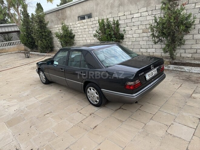 Mercedes E 220 1994, 140,000 km - 2.2 l - Bakı
