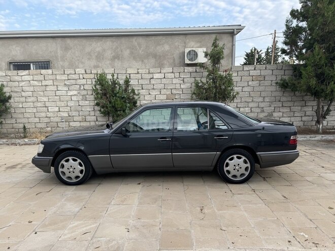 Mercedes E 220 1994, 140,000 km - 2.2 l - Bakı