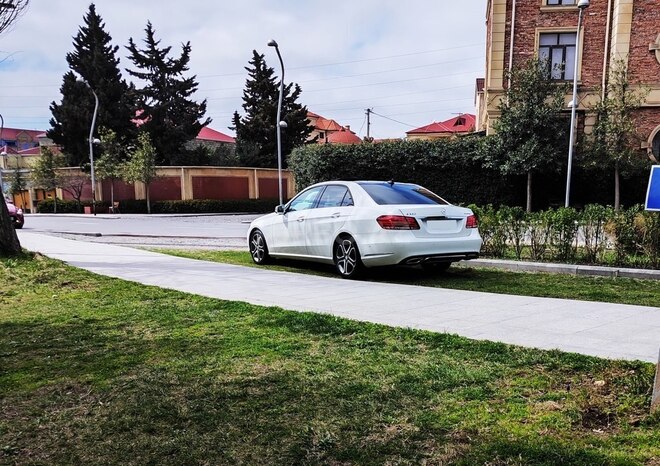 Mercedes E 250 4MATIC 2014, 300,000 km - 2.2 л - Bakı