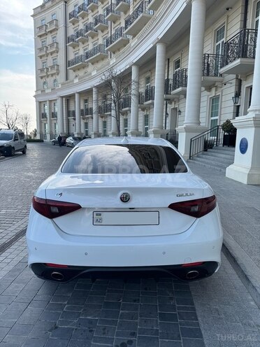 Alfa Romeo Giulia 2018, 105,000 km - 2.0 l - Bakı
