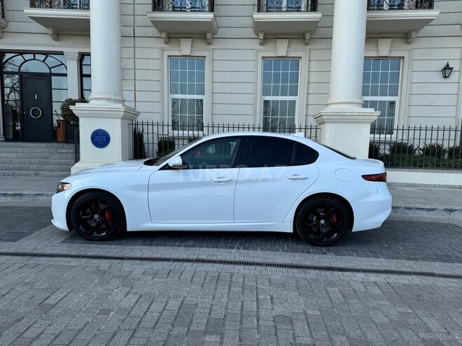 Alfa Romeo Giulia 2018, 105,000 km - 2.0 l - Bakı
