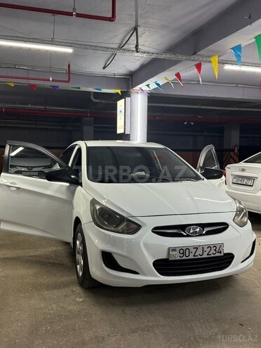 Hyundai Accent-2
