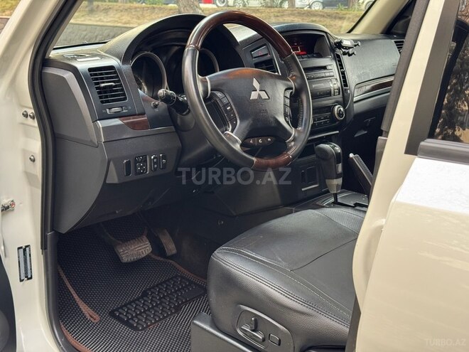 Mitsubishi Pajero 2013, 176,523 km - 3.5 l - Bakı