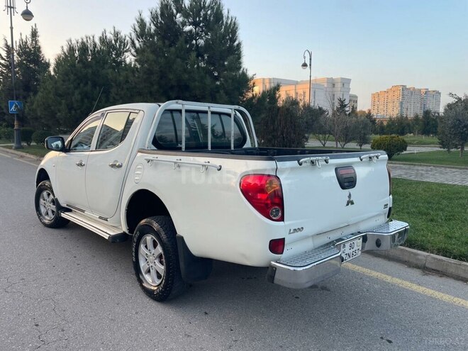 Mitsubishi L200 2014, 313,000 km - 2.5 л - Bakı