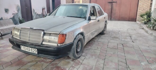 Mercedes E 200 d 1991, 201,012 km - 2.0 l - Bərdə