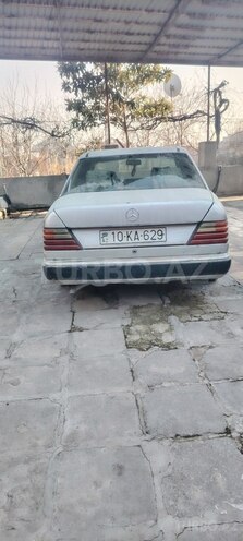 Mercedes E 200 d 1991, 201,012 km - 2.0 l - Bərdə