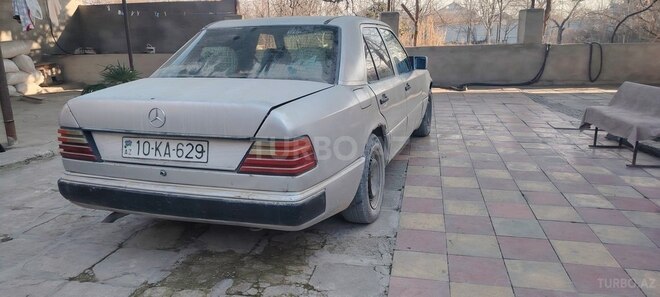 Mercedes E 200 d 1991, 201,012 km - 2.0 l - Bərdə