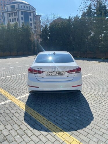 Hyundai Elantra 2018, 200,000 km - 2.0 l - Bakı