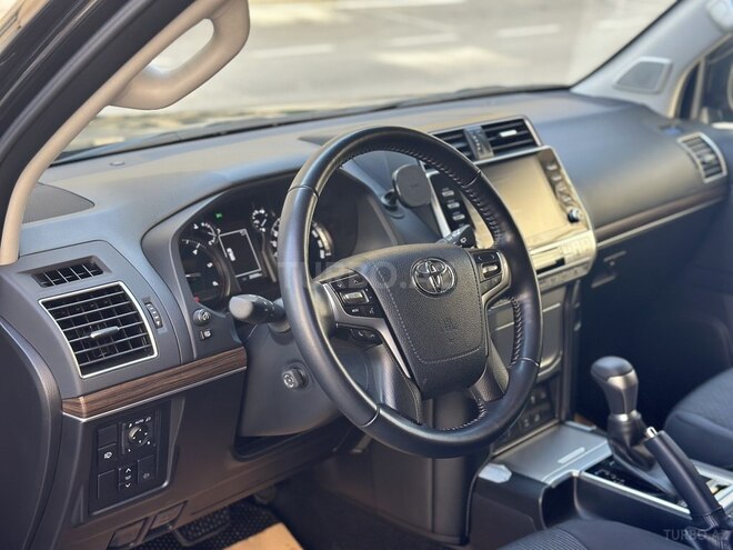 Toyota Land Cruiser Prado-16