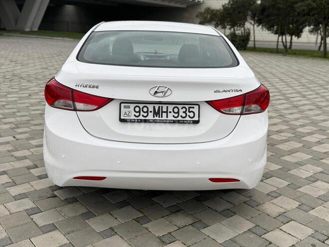 Hyundai Elantra-6