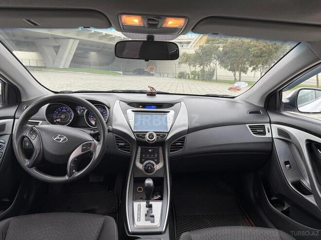 Hyundai Elantra-8