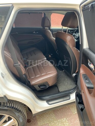Kia Sorento-13