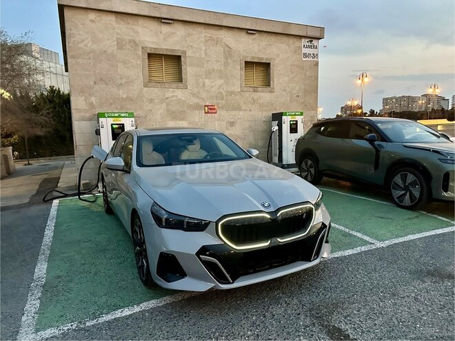 BMW i5 2024, 1,500 km - 0.1 l - Bakı