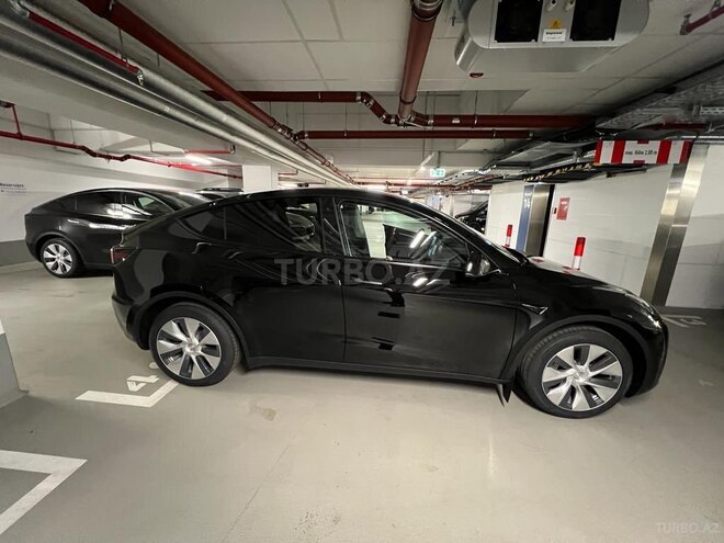 Tesla Model Y-4