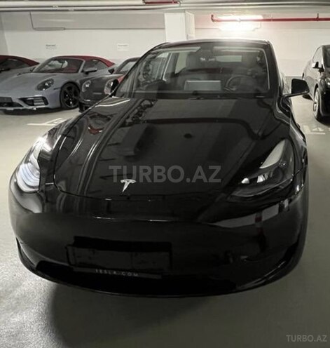 Tesla Model Y-1