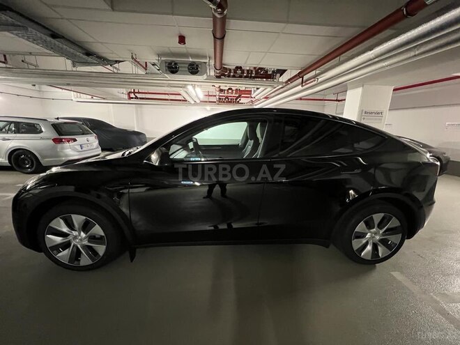 Tesla Model Y-5