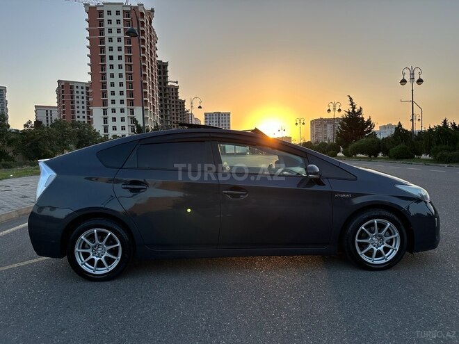 Toyota Prius-2