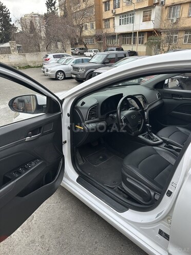 Hyundai Avante 2015, 200,000 km - 1.6 л - Bakı