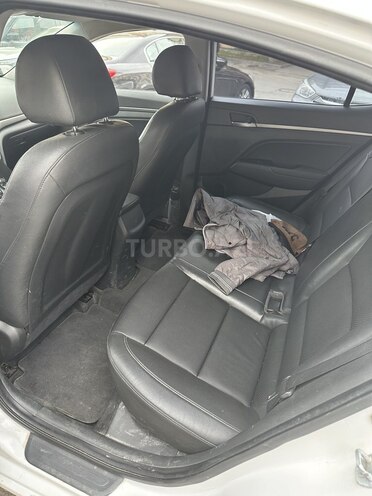 Hyundai Avante 2015, 200,000 km - 1.6 л - Bakı