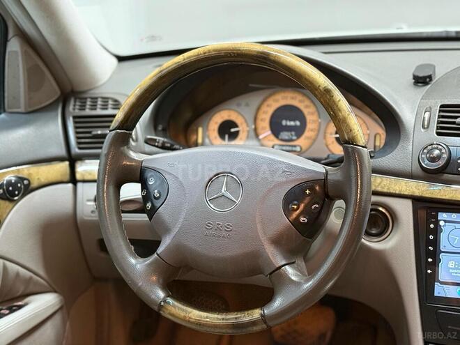 Mercedes E 280-10