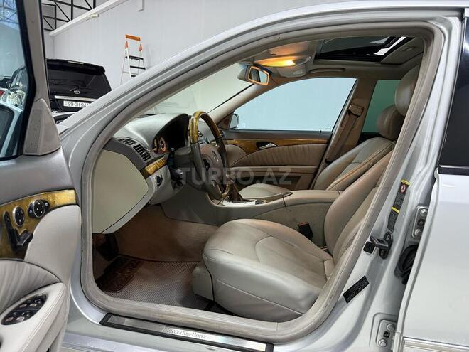 Mercedes E 280-8