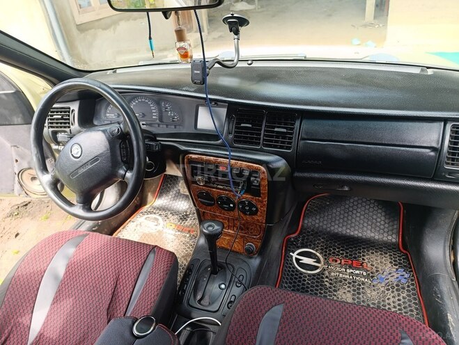 Opel Vectra 1996, 350,000 km - 2.0 l - Bakı