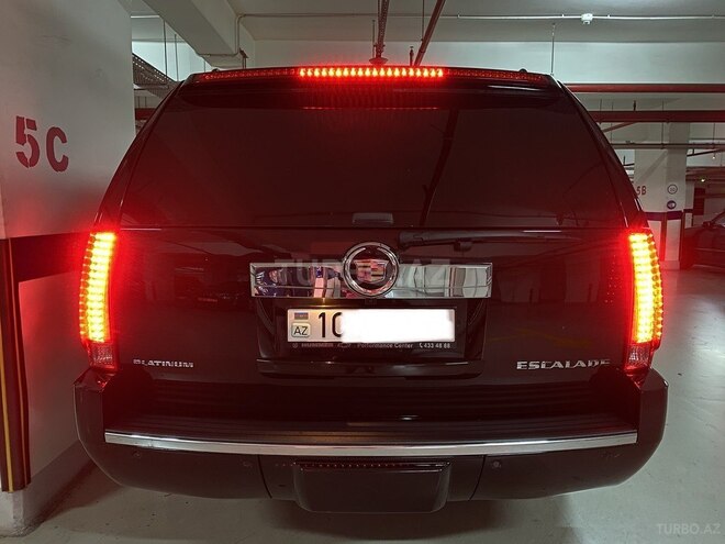 Cadillac Escalade-3