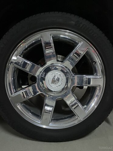 Cadillac Escalade-4