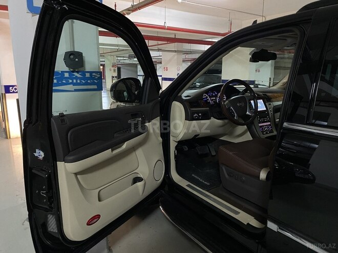 Cadillac Escalade-11
