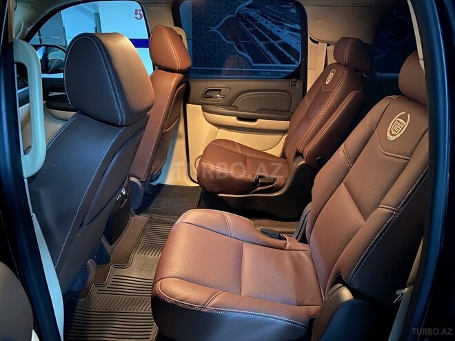 Cadillac Escalade-9