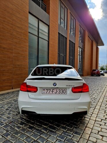 BMW 330e-4