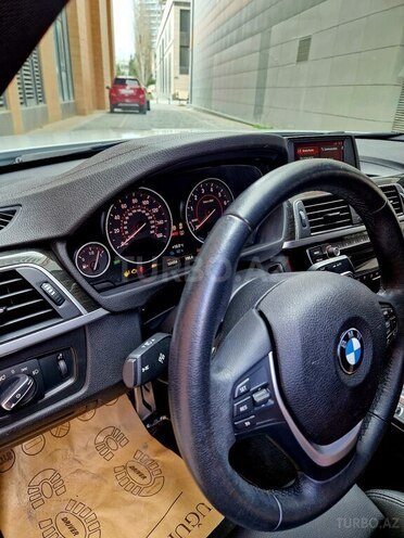 BMW 330e-8