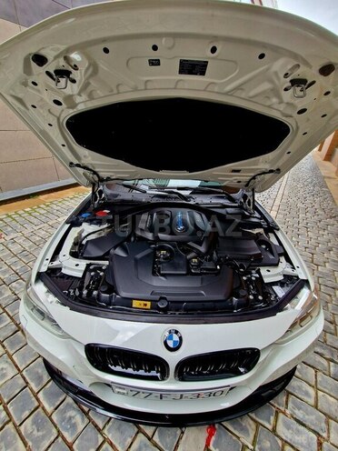 BMW 330e-11
