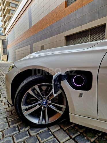 BMW 330e-2