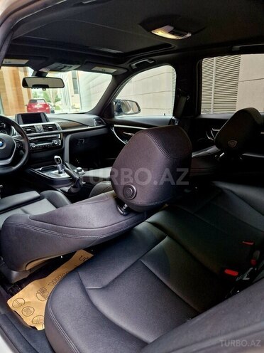 BMW 330e-9