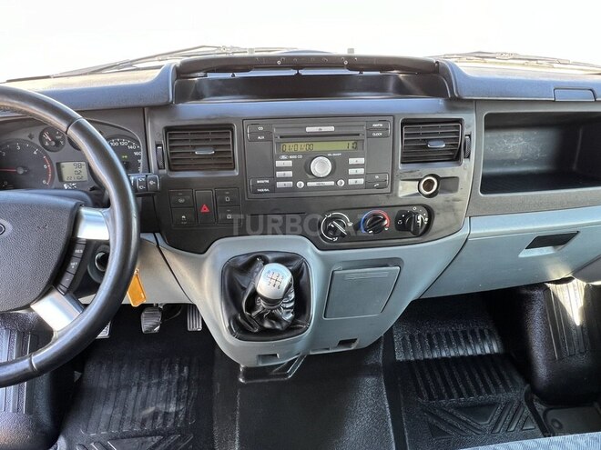 Ford Transit-11