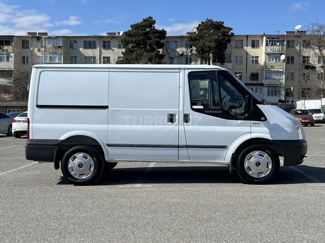 Ford Transit-3